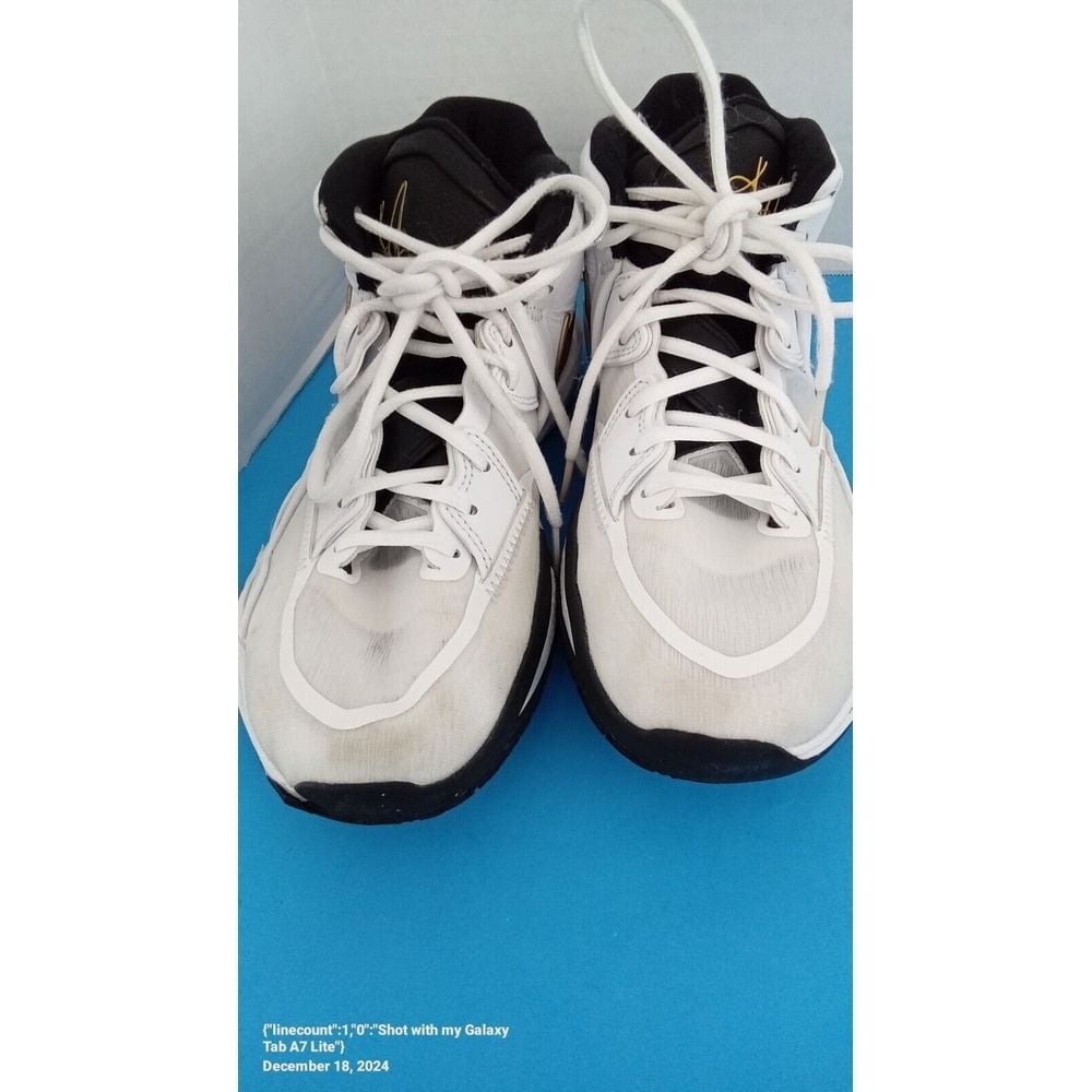 Nike Kyrie 8 Infinity‎ Basketball Shoes White Black Metallic Gold CZ0204-102